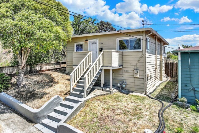 Primary Photo - Great 2 Bed 1 Bath House in Vallejo -- AVA...