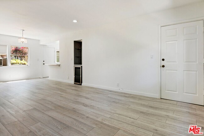 Building Photo - 3635 Kalsman Dr