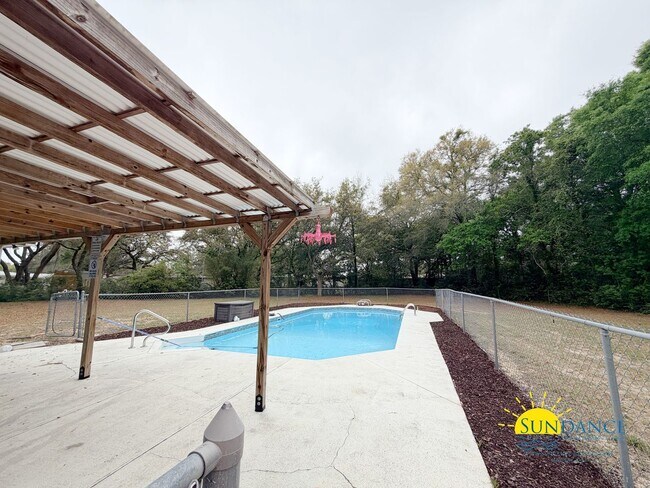 Building Photo - Upgraded 4BR Home with In-Ground Pool in Fort Walton Beach!