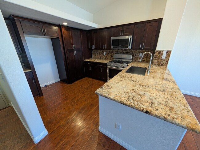 Building Photo - INVITING CONDO WITH OPEN FLOOR PLAN IN NORTHEAST LAS VEGAS