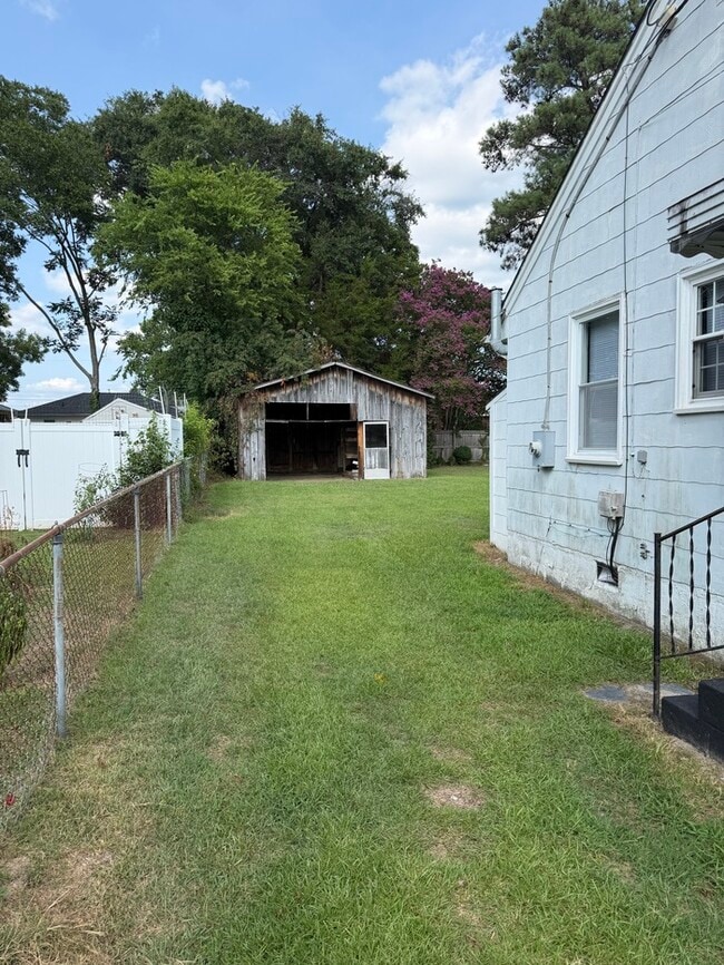 Building Photo - 1330 Carolina St
