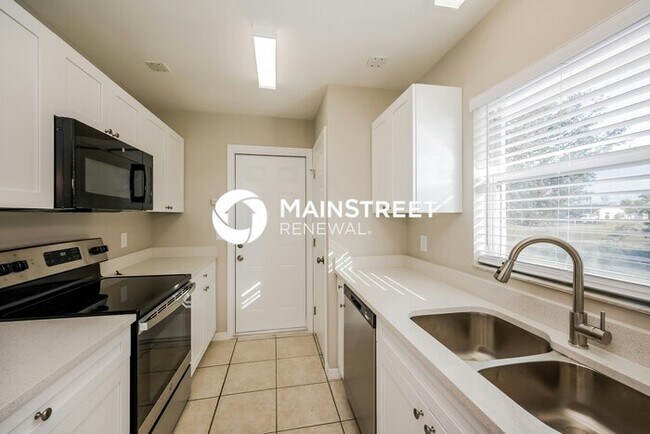 Building Photo - 3 Bedroom Pet-Friendly Home in Lehigh acres, FL with Main Street Renewal