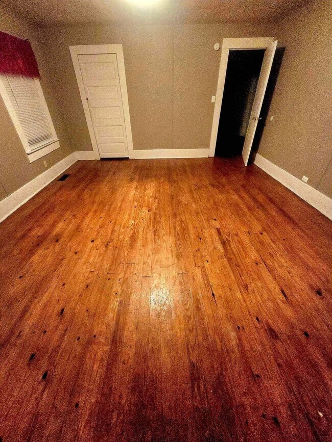 Building Photo - 3 bedroom & 1 bath located in Southside