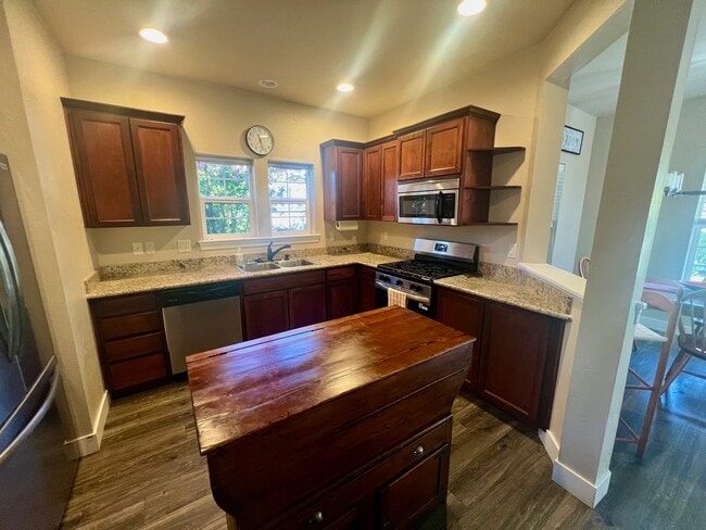 Building Photo - 3610 Jerome Ln