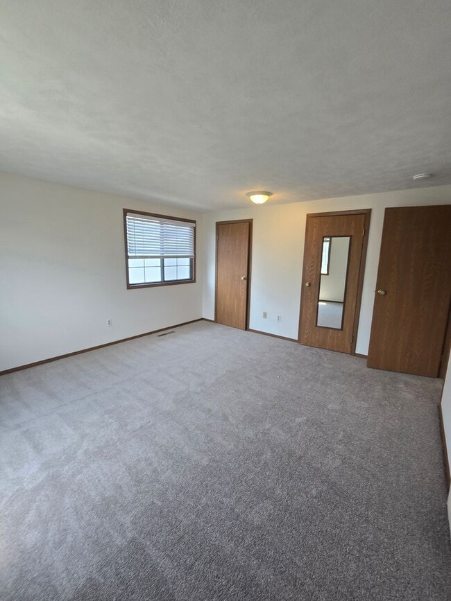 Building Photo - Three bedroom home in Franklin Square