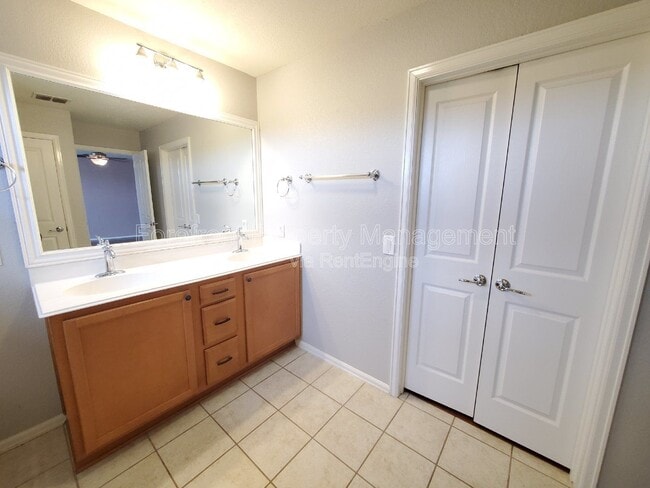 Building Photo - 555 Planters Pass