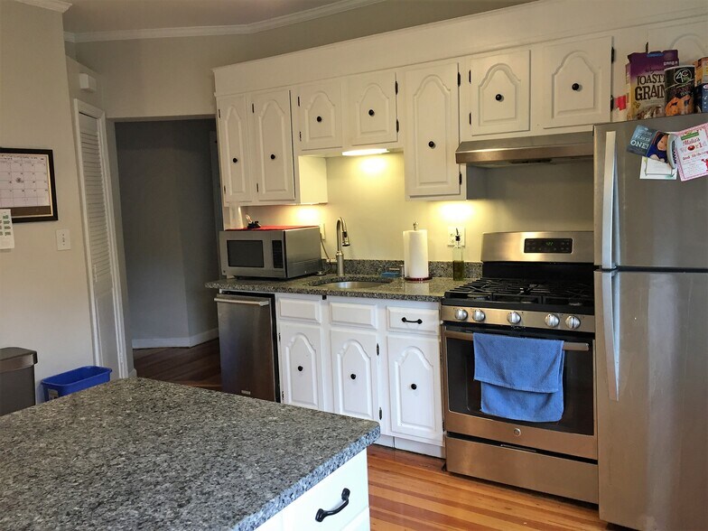 Building Photo - 519 Main St