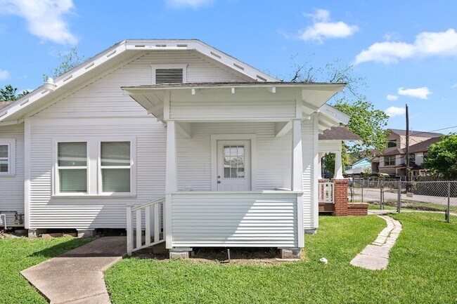 Building Photo - 3916 Kennon St