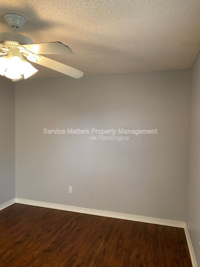 Building Photo - 5746 Rolling Hills Dr