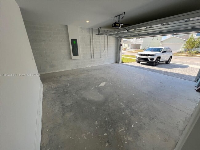 Building Photo - 5885 Sweetwood Dr