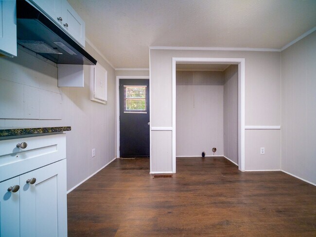 Building Photo - "Charming 3-Bedroom Retreat in Kings Mountain - Cozy 1050 sqft Home!"