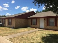 Building Photo - 2/1 Duplex Available For Prelease!