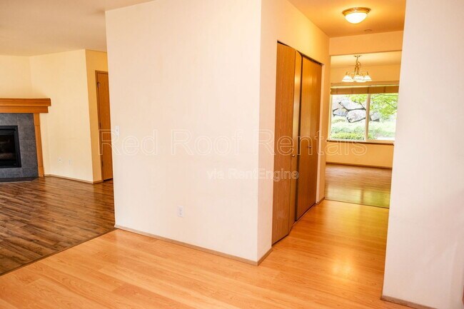 Building Photo - 1208 Burnside Pl