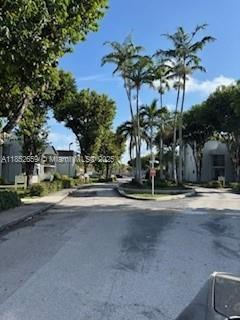 Building Photo - 10431 N Kendall Dr