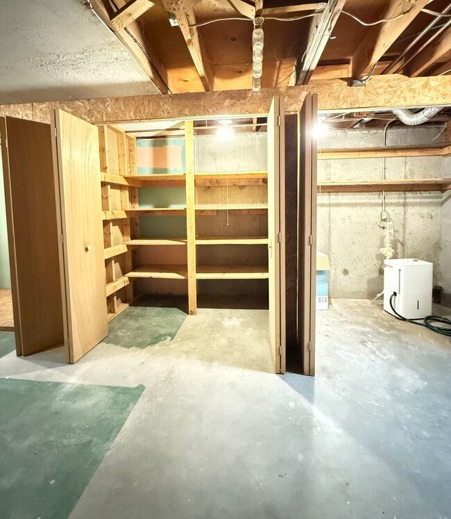 Building Photo - Quiet Cul-de-Sac Living in Council Bluffs