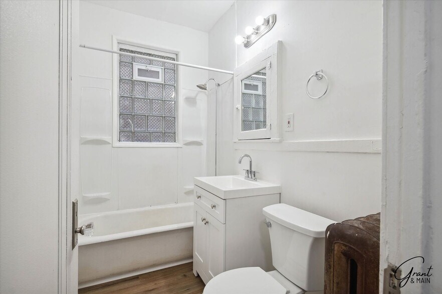 Building Photo - 2433/2435 Pasadena St. -  Missouri Residential Rentals LLC