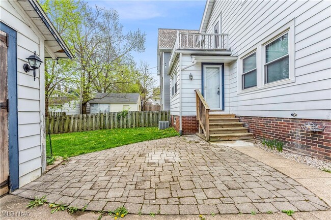 Building Photo - 1643 Wyandotte Ave