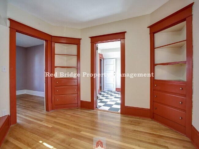 Building Photo - 5022 NE 23rd Ave