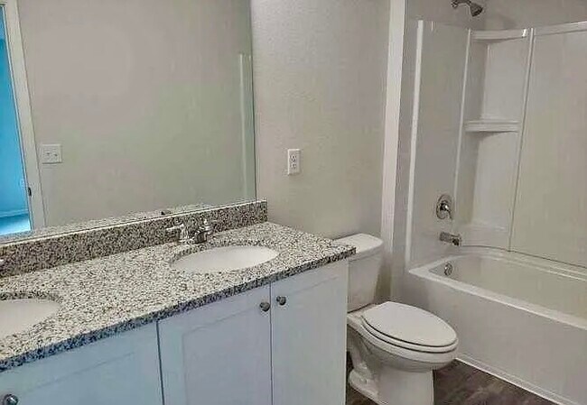 Building Photo - 6248 N Chestnut Terrace