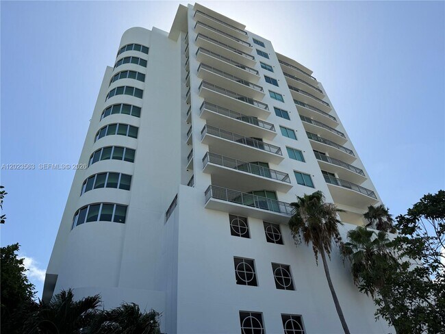 Building Photo - 2021 SW 3rd Ave