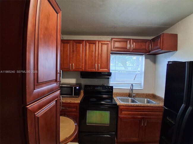 Building Photo - 880 NW 129th St