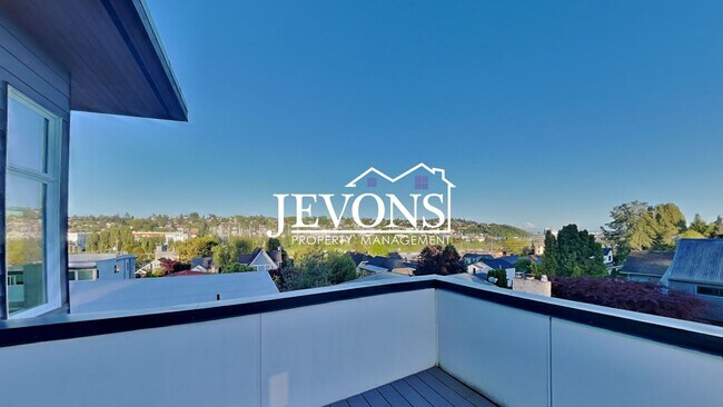 Building Photo - 5BR/4.5BA House in Seattle -- Available Now!