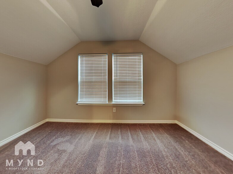 Building Photo - 850 Palmdate