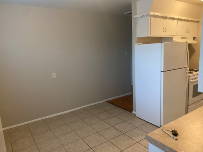 Building Photo - 309 Circle Dr