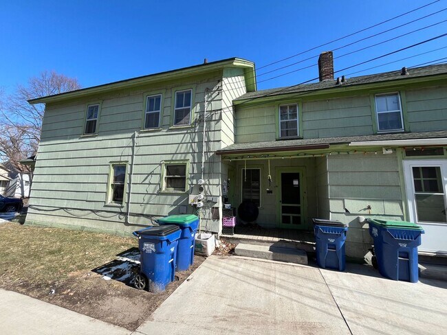 Building Photo - 713 McClellan St