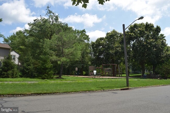 Building Photo - 5032 Beech Ct