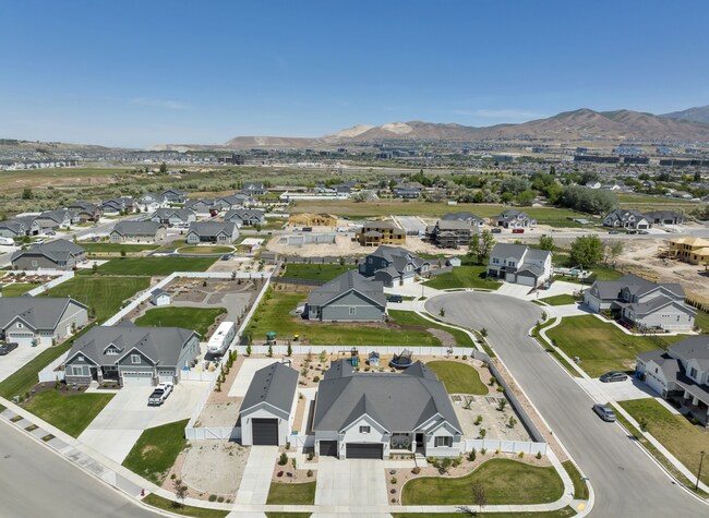 Building Photo - 5 bedroom 3.5 bathroom home in Lehi.