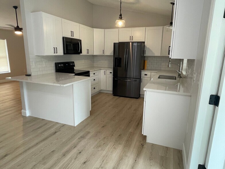 Building Photo - 23811 Sunset View