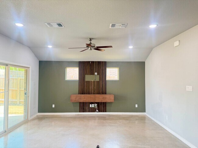 Building Photo - 1459 Dryden Ave