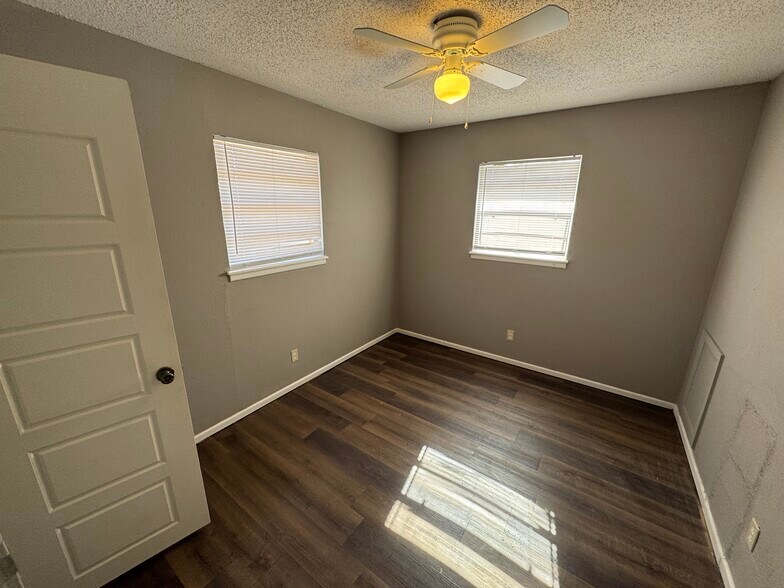 Building Photo - 1913 41st St