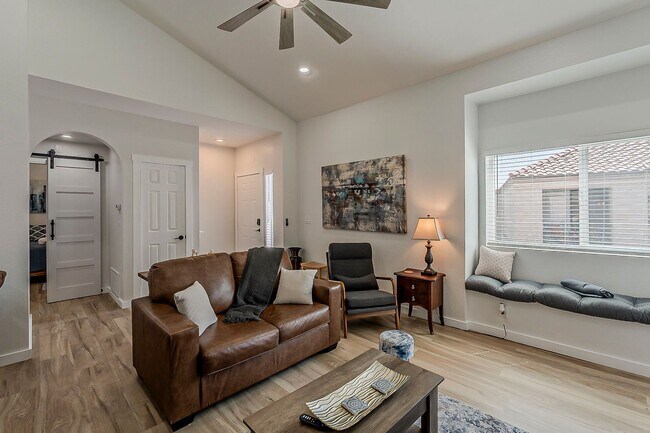 Building Photo - Fully Remodeled 2-Bedroom Condo at the Sco...