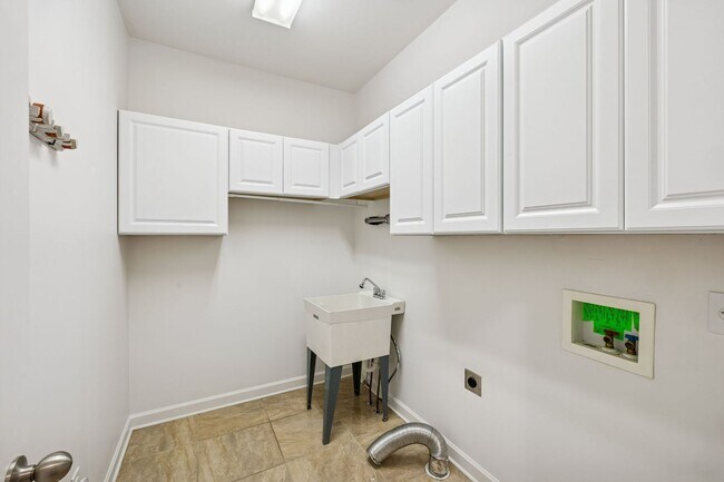 Building Photo - Located in the highly desirable McKays Mill community in Franklin, TN