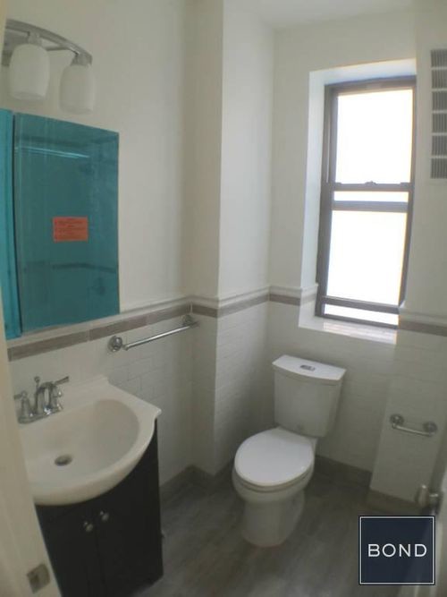 Building Photo - 658 W 188th St