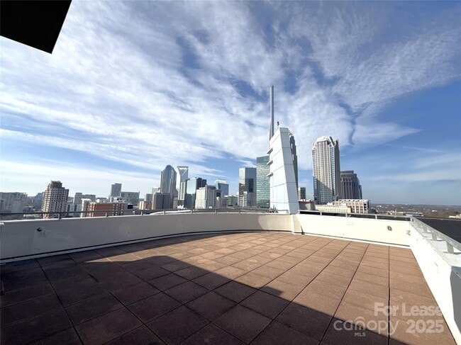 Building Photo - 505 E 6th St