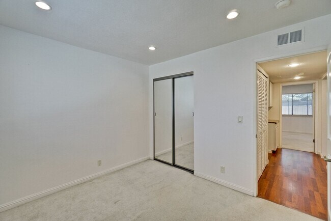 Building Photo - 2201 Monroe #505