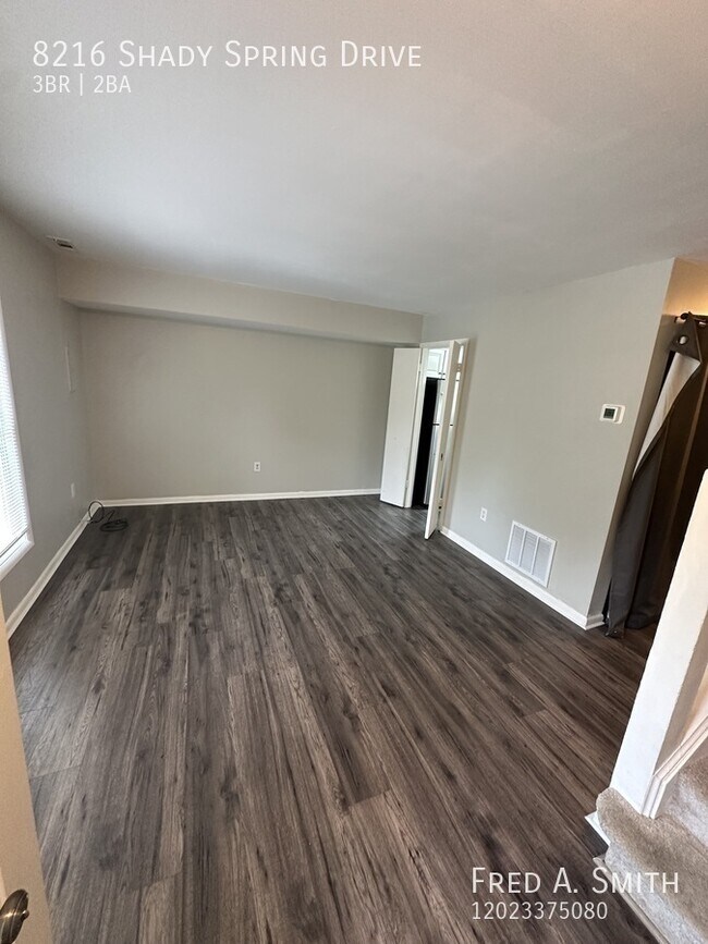 Building Photo - 8216 Shady Spring Dr
