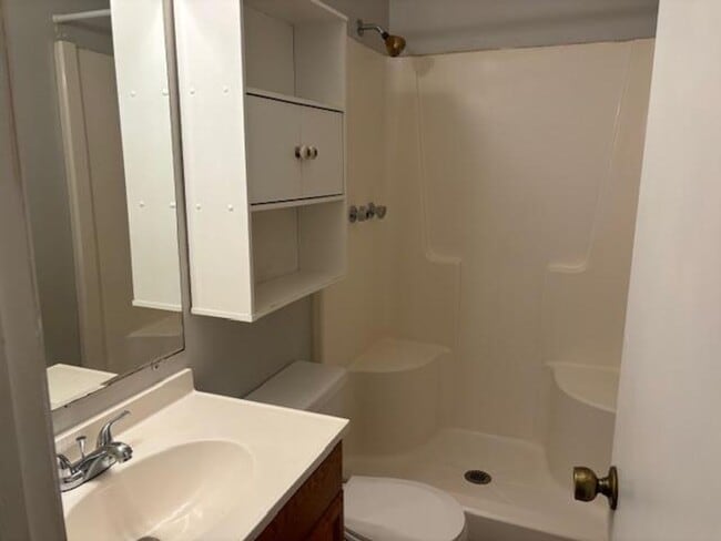 Building Photo - 943 W Chatham St