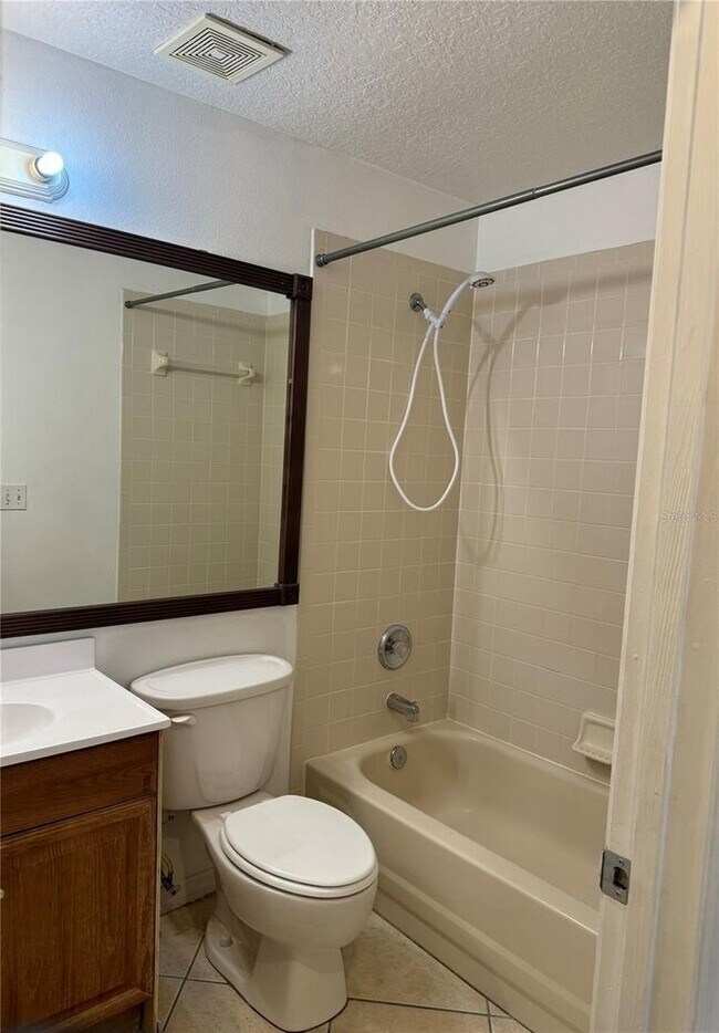 Building Photo - 2 Bedroom 2 Bathroom Condo in Gated Community of Cypress Lakes