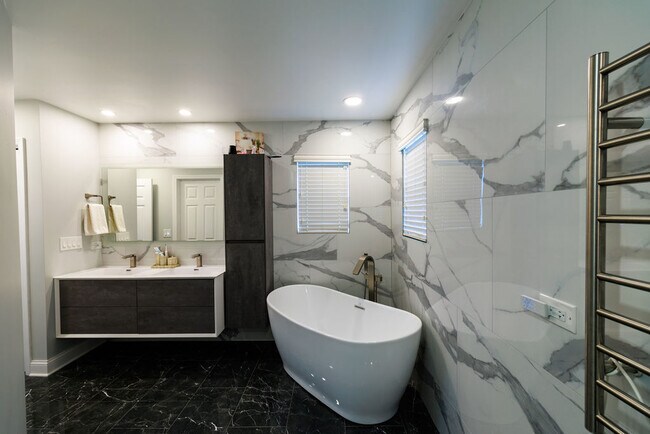 Building Photo - 25037 Brett St