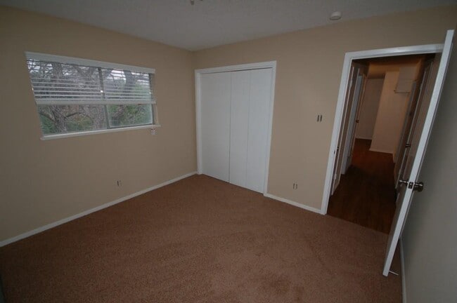 Building Photo - 1400 Fairground St