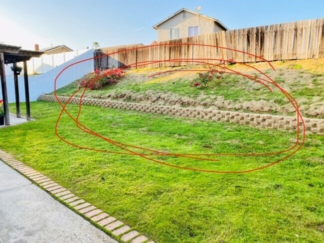 Building Photo - Beautiful 3 bedroom 2 bath Santee Home!