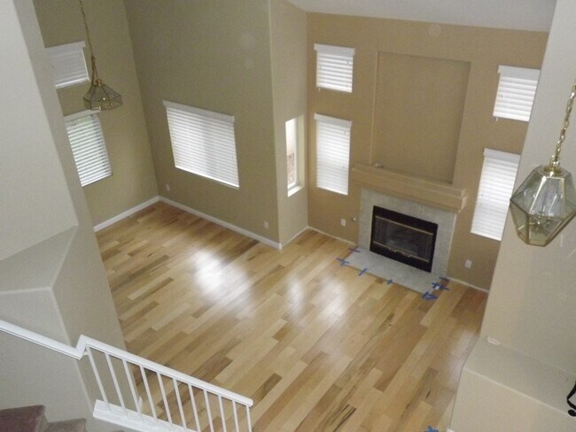 Building Photo - WONDERFUL 2 STORY HOME IN THE HEART OF GREEN VALLEY 3 BED 2.5 BATH BEAUTIFULLY LANDSCAPED!