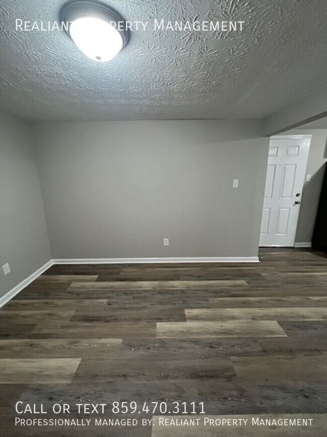 Building Photo - 209 Lakeshore Dr