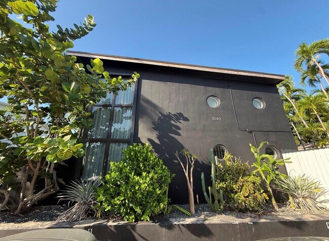 Building Photo - 1040 NE 78th St