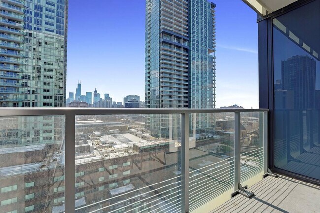 Building Photo - 1138 N Wells St