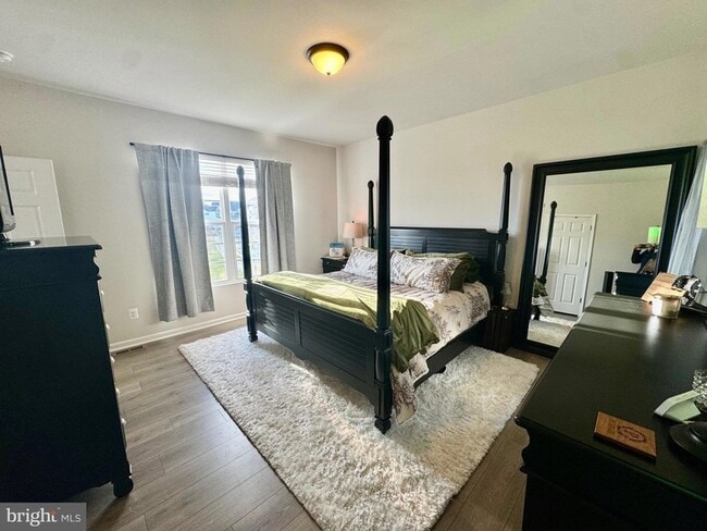 Building Photo - 100 Batik Wy